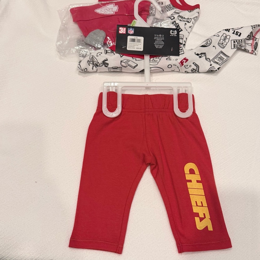 NWT NFL Kansas City Chiefs baby three piece outfit set. - Picture 5 of 15